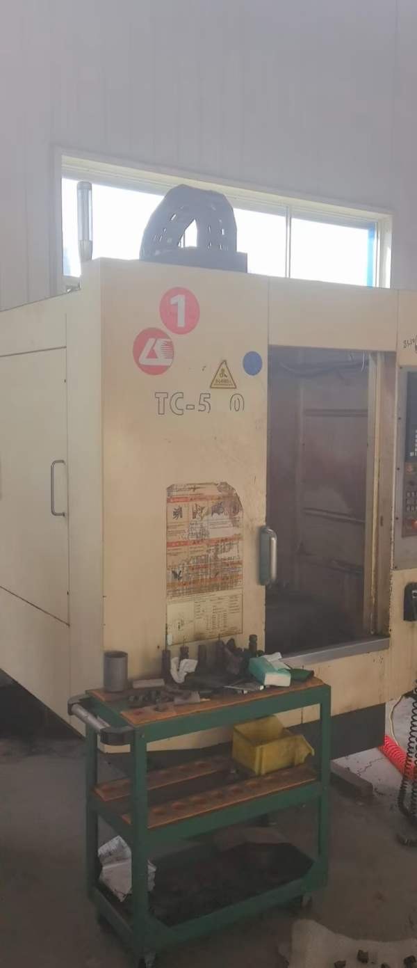 工厂在位低价处理一台台湾力劲钻工中心，三菱70系统带.