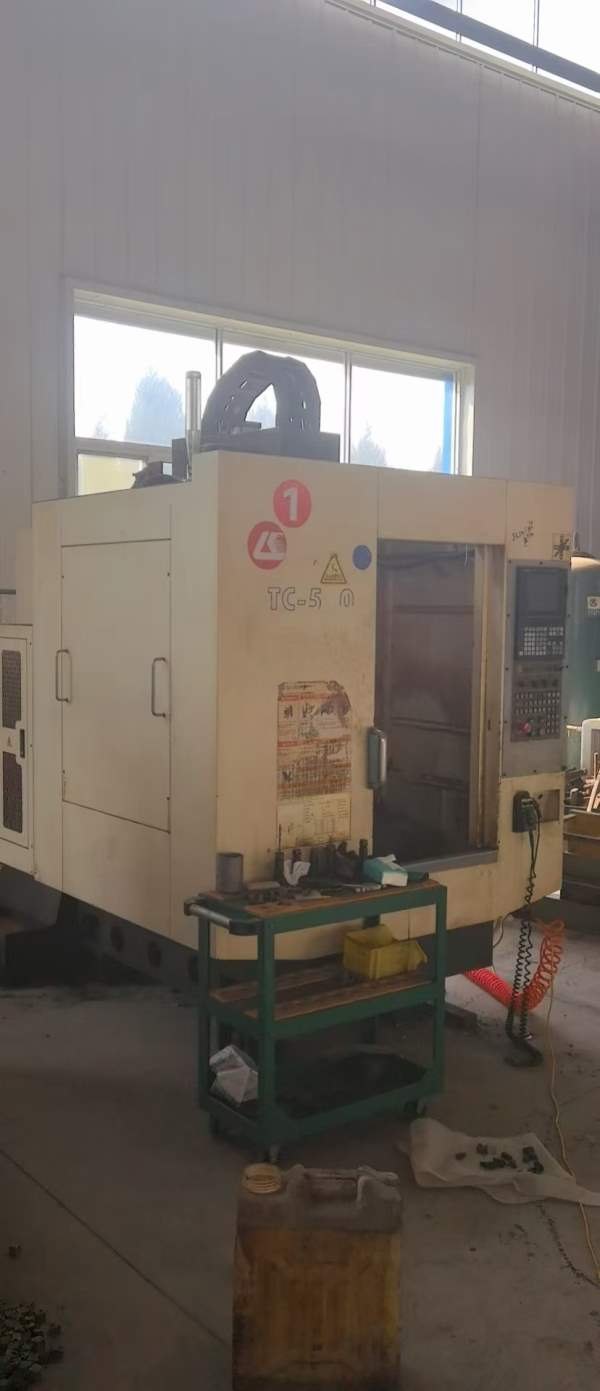 工厂在位低价处理一台台湾力劲钻工中心，三菱70系统带.