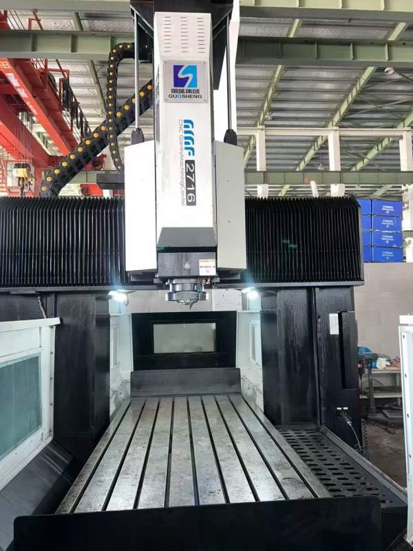 刚刚到货南通国盛2716龙门加工中心，工作台2700/1400m.