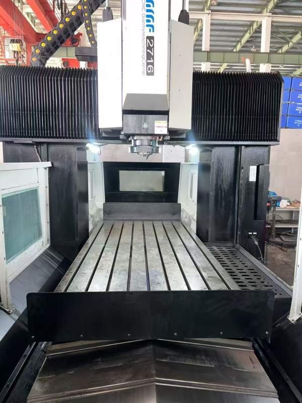 刚刚到货南通国盛2716龙门加工中心，工作台2700/1400m.