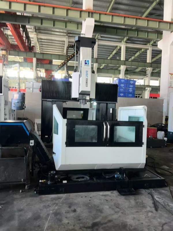 刚刚到货南通国盛2716龙门加工中心，工作台2700/1400m.