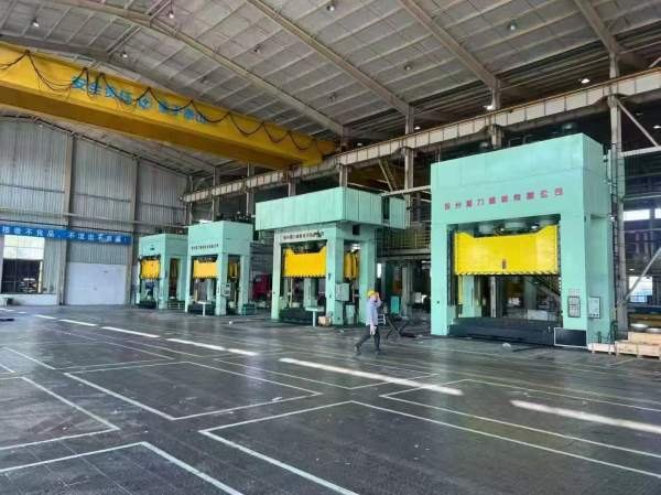 广东工厂刚买4台油压机  1200T 800T 630T两台，年前定.