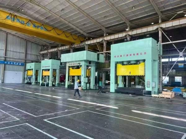 广东工厂刚买4台油压机  1200T 800T 630T两台，年前定.