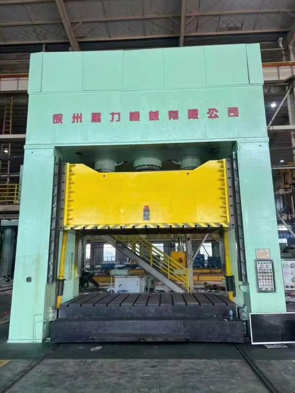 广东工厂刚买4台油压机  1200T 800T 630T两台，年前定.