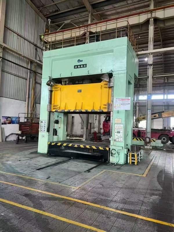 广东工厂刚买4台油压机  1200T 800T 630T两台，年前定.