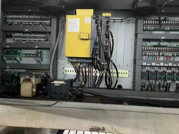 海天GU920龙门加工中心，工作台mm，门宽1.57米，门高1.