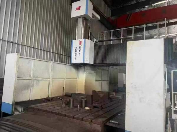纽威3028龙门加工中心，工作台3X2米，门宽2.8米，门高.