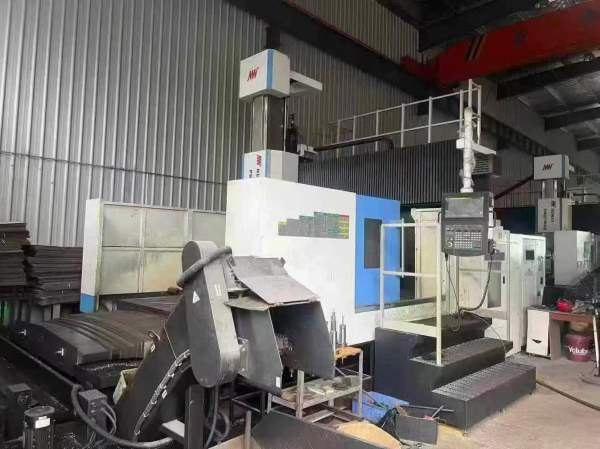 纽威3028龙门加工中心，工作台3X2米，门宽2.8米，门高.