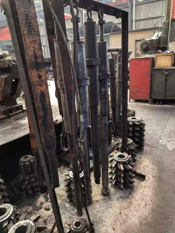 武重y31500，5米滚齿机，直径5米卡盘3.7米40模，刀杆.