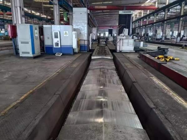 中捷6813数控双面镗床  ，工作台1.410米  ， 宽加工到.