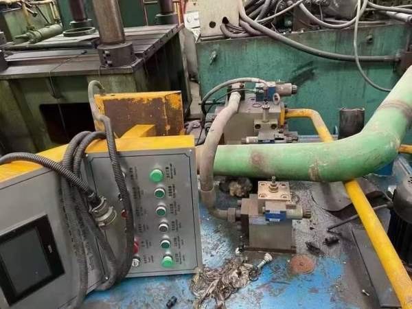 南通锻压800吨，台面1.5米1.5米，开口2米，油缸行程1..