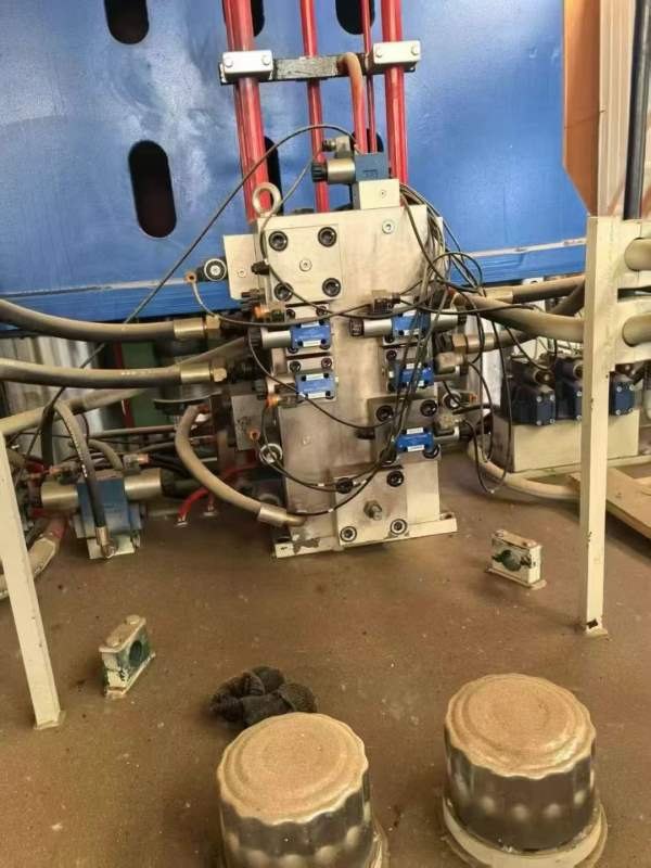 铭格4000吨液压机，台面3000x4000，行程2000，开口280.