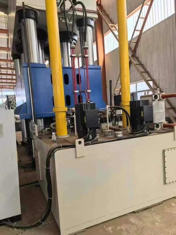 铭格4000吨液压机，台面3000x4000，行程2000，开口280.