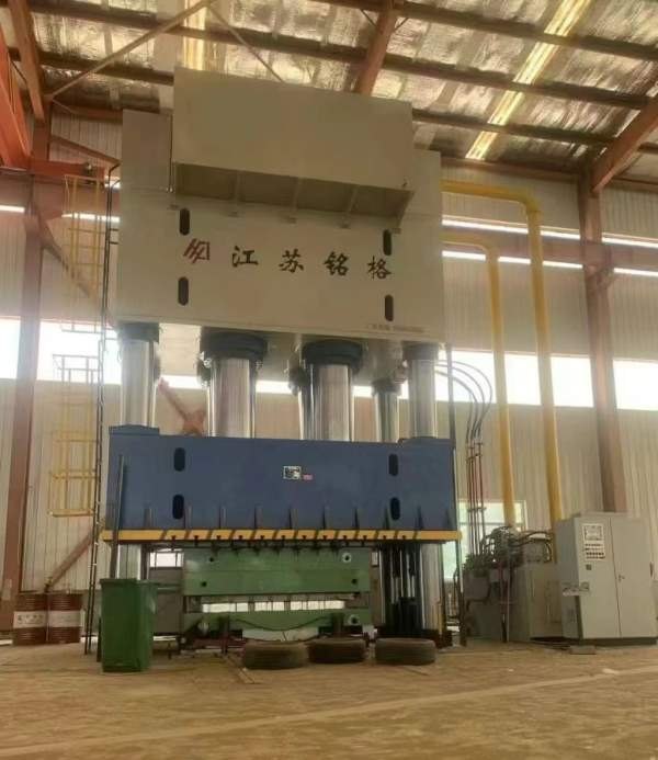 铭格4000吨液压机，台面3000x4000，行程2000，开口280.