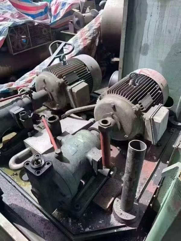 徐州1000吨液压机，台面1.61.6，开口1.5米，油缸行程9.