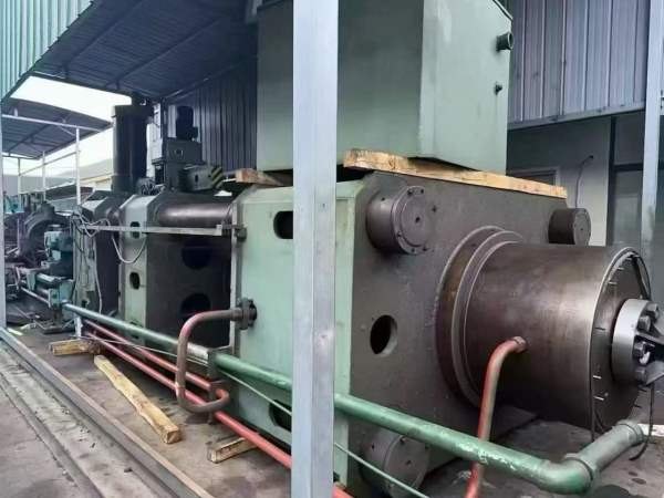 徐州1000吨液压机，台面1.61.6，开口1.5米，油缸行程9.