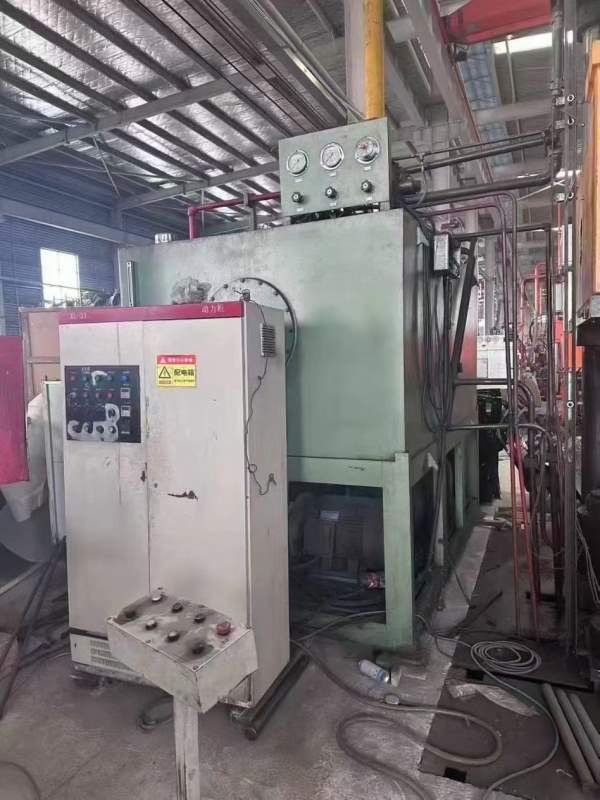 南通锻压1250液压机，台面2.5米4米，开口2米，油缸行.