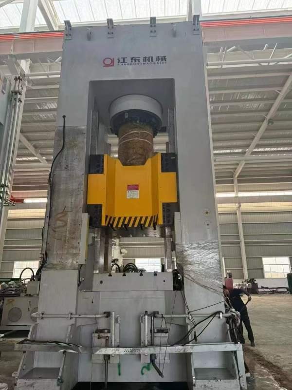 全新1600吨快速锻造油压机，工作台13501400，电机功率.