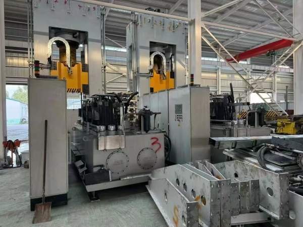 全新1600吨快速锻造油压机，工作台13501400，电机功率.