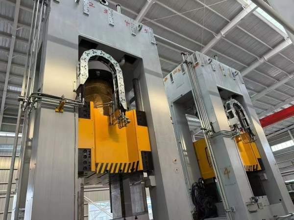 全新1600吨快速锻造油压机，工作台13501400，电机功率.