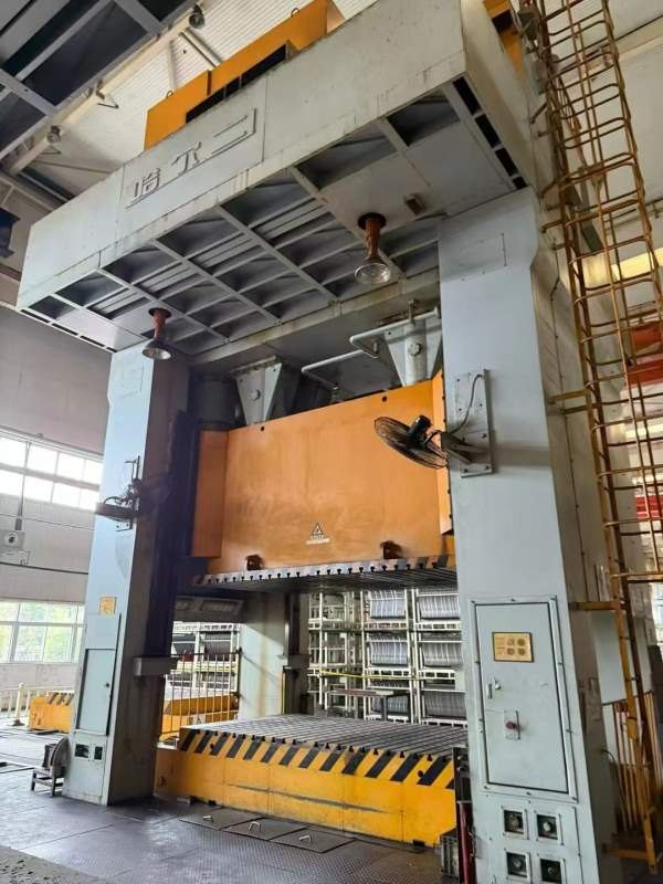 3820T冲压B线一条，1300吨630吨x4台，左右双开工作台.