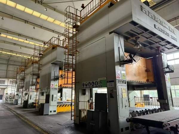 3820T冲压B线一条，1300吨630吨x4台，左右双开工作台.