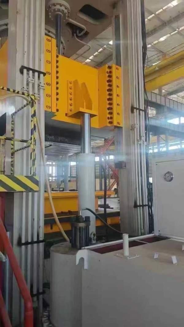 5000吨液压机，全新机在位试机出售。