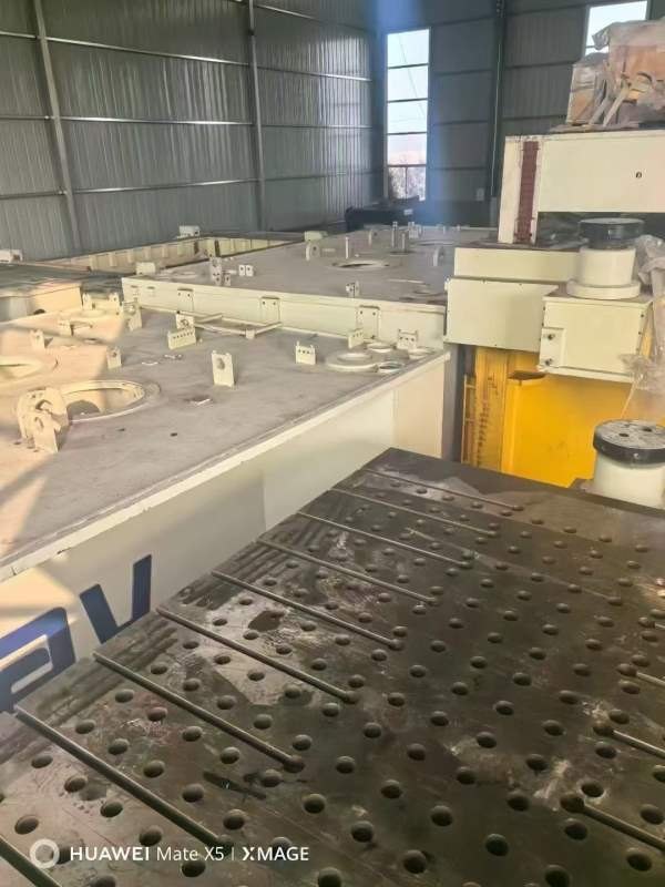 全新1600吨，1000吨框架私服液压机，有效台面4.6X2.5.