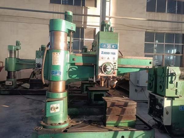 处理一台自贡3050摇臂钻，机器少用