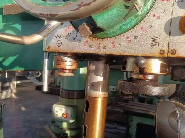 处理一台自贡3050摇臂钻，机器少用