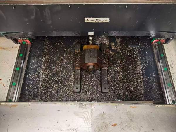 斗山655加工中心一台，成色很好，bt40主轴带四轴，阿.