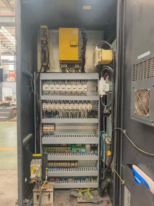 斗山515加工中心同款2台，带中心出水，行程相当于1米.