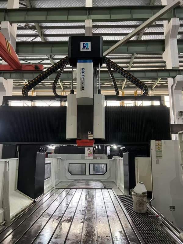 刚刚到货南通国盛4028龙门加工中心，工作台2000/4000m.