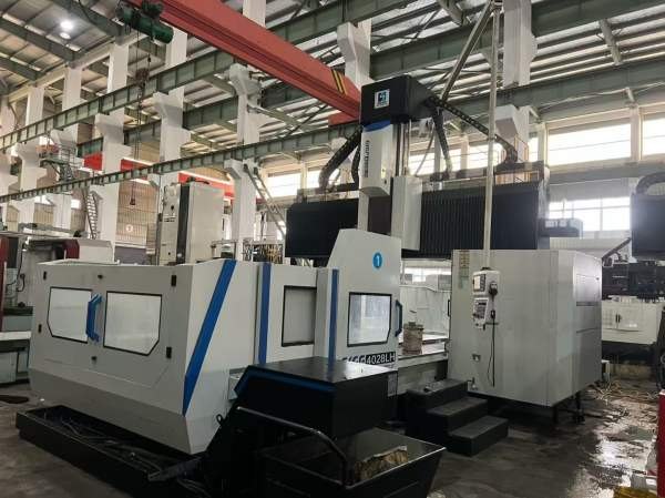 刚刚到货南通国盛4028龙门加工中心，工作台2000/4000m.