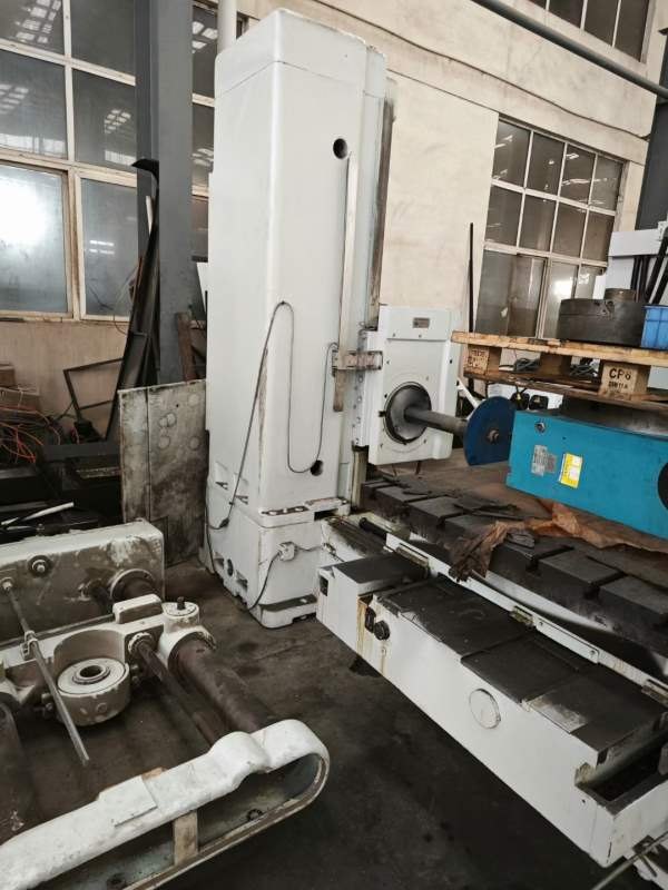 出售一台沙尔曼镗床，原装进口，镗杆直径85，带数显，.