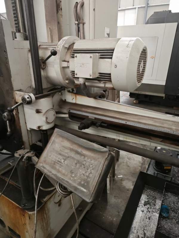 出售一台沙尔曼镗床，原装进口，镗杆直径85，带数显，.