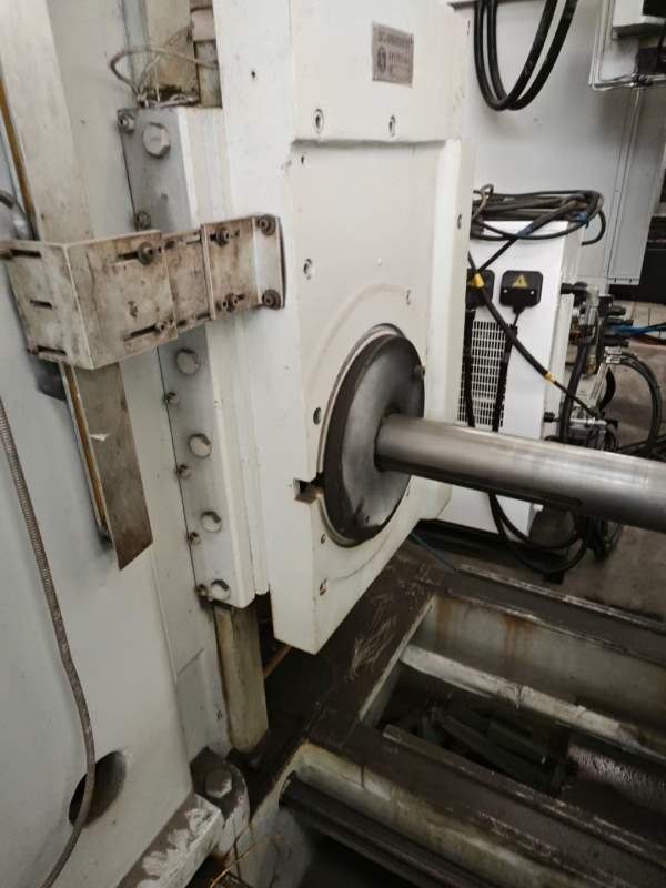 出售一台沙尔曼镗床，原装进口，镗杆直径80，带数显