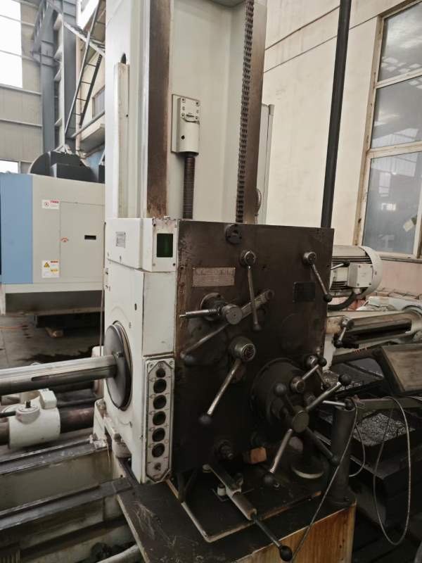 出售一台沙尔曼镗床，原装进口，镗杆直径80，带数显