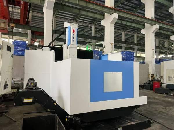 刚刚到货纽威2518龙门加工中心 工作台2600/1500mm，门.