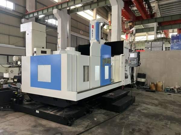 刚刚到货纽威2518龙门加工中心 工作台2600/1500mm，门.