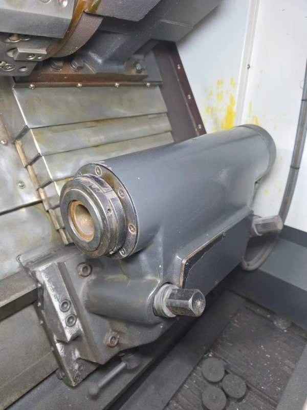 威亚L280数控车床，12寸卡盘，硬轨，加工长度1米。