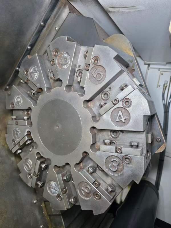 威亚L280数控车床，12寸卡盘，硬轨，加工长度1米。