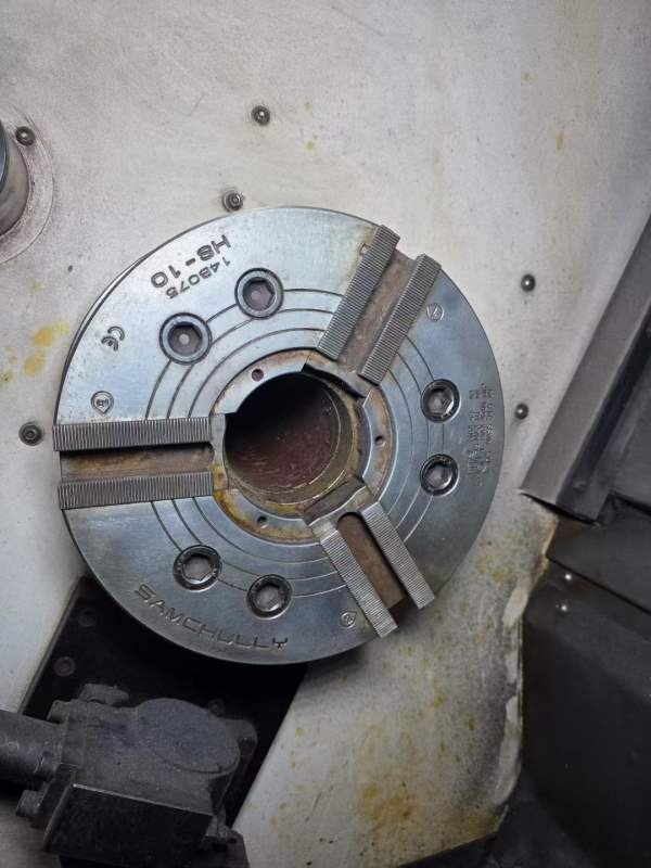 威亚L280数控车床，12寸卡盘，硬轨，加工长度1米。