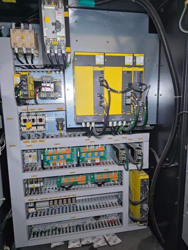 威亚L280数控车床，12寸卡盘，硬轨，加工长度1米。