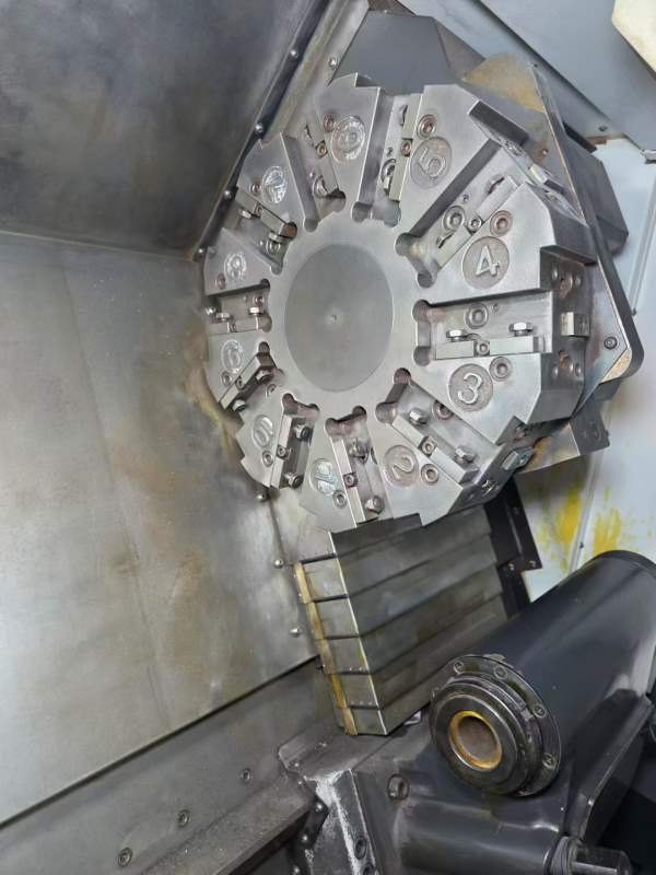 威亚L280数控车床，12寸卡盘，硬轨，加工长度1米。