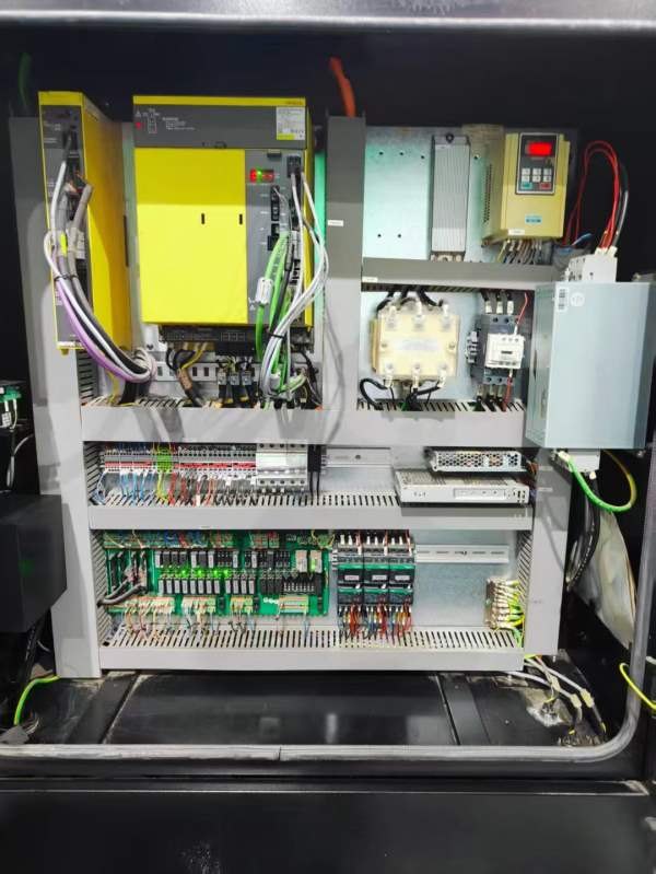 新到一台2023年台群T-V856S加工中心，发那科OI-MFPlus.