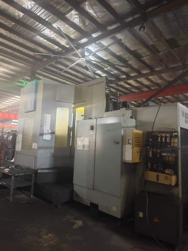 在位出售两台同款2013年产海天800双工位卧加，硬轨机.