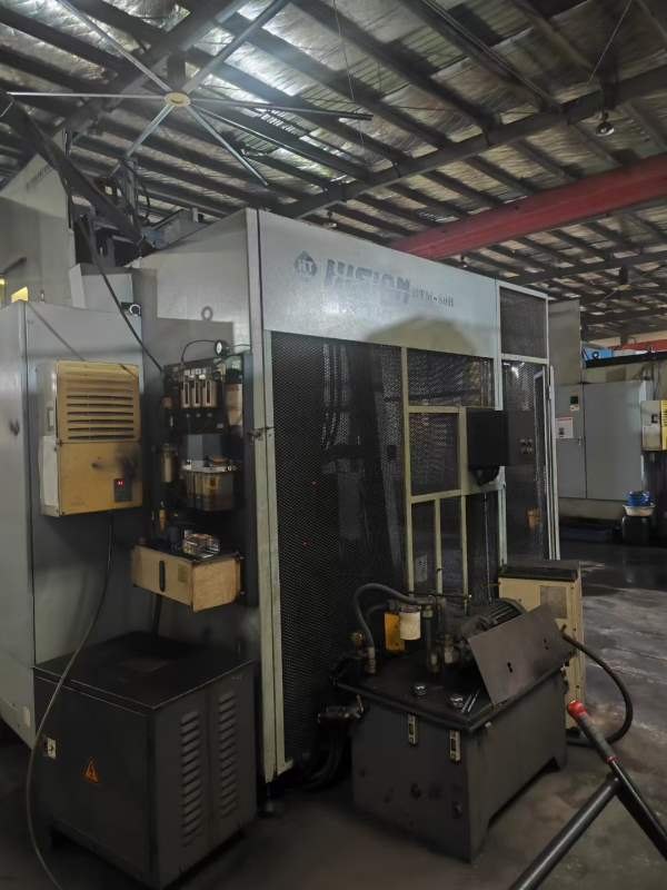 在位出售两台同款2013年产海天800双工位卧加，硬轨机.