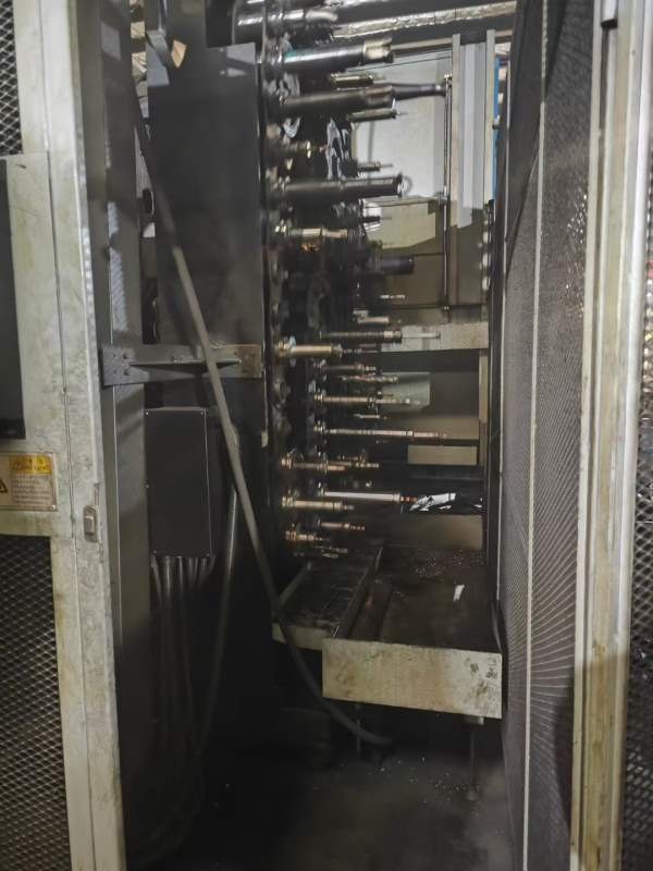 在位出售两台同款2013年产海天800双工位卧加，硬轨机.