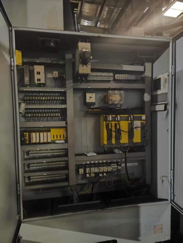 在位出售两台同款2013年产海天800双工位卧加，硬轨机.